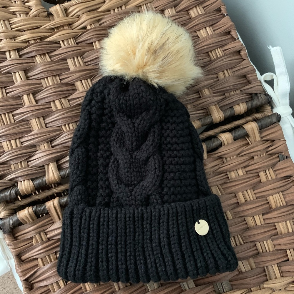 Express black pom beanie